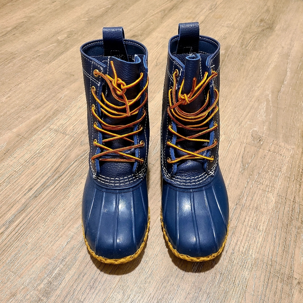 L.L. Bean Women's 8" Thinsulate boot (navy)